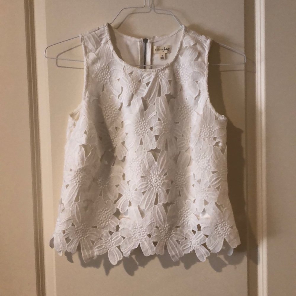 Lace flower sleeveless top